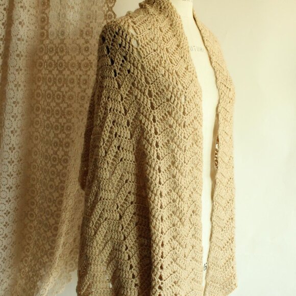 Vintage 1960s 1970s Knit Wrap Beige Scarf,  Rectangular Extra Large - Picture 3 of 10